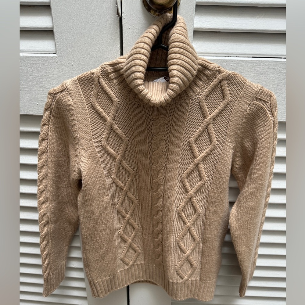 NWT Gucci turtleneck sweater, size 8